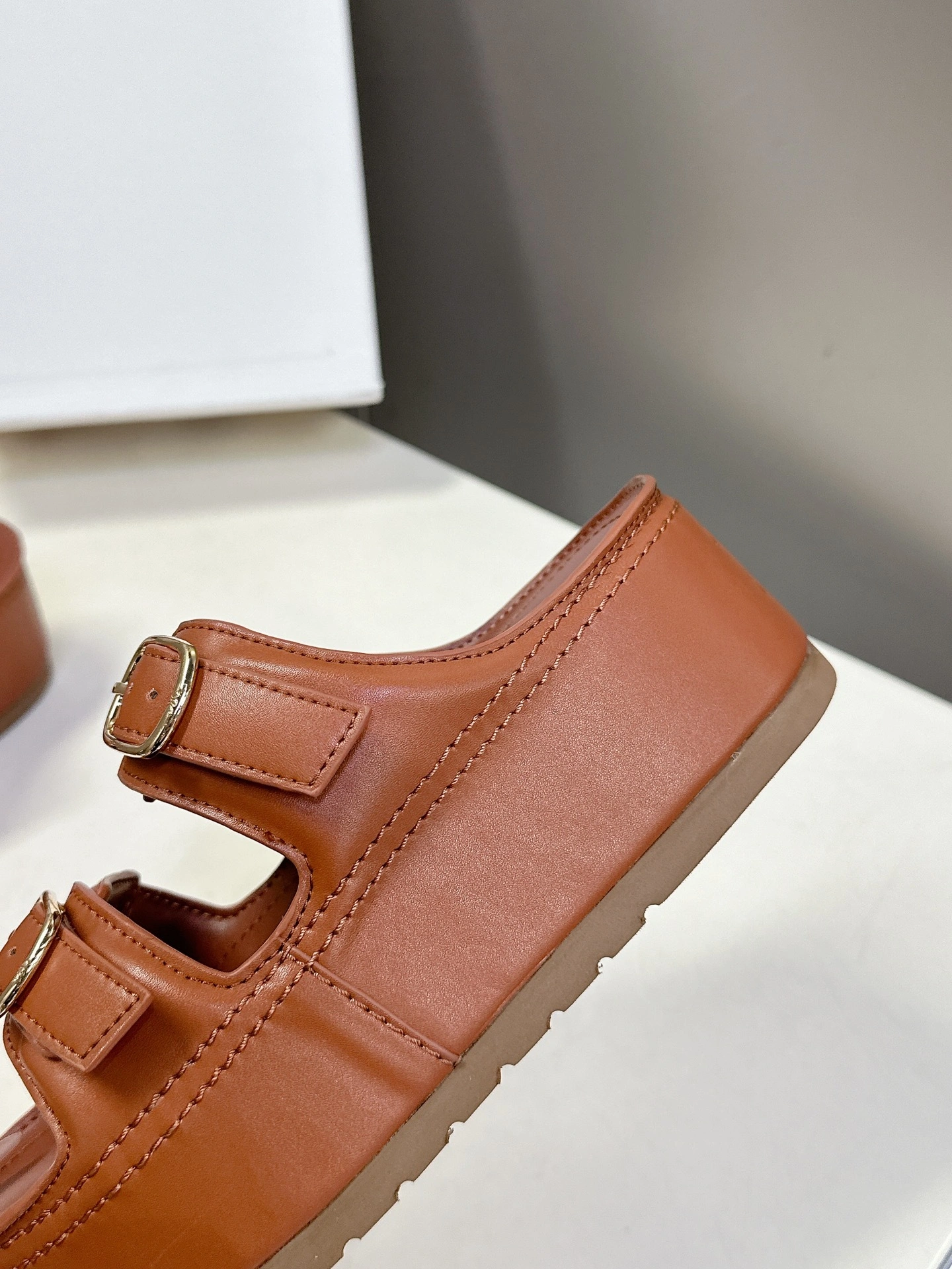 358i95 364293767C.04LU Thick soles：5CM item:ET-X234E0801W